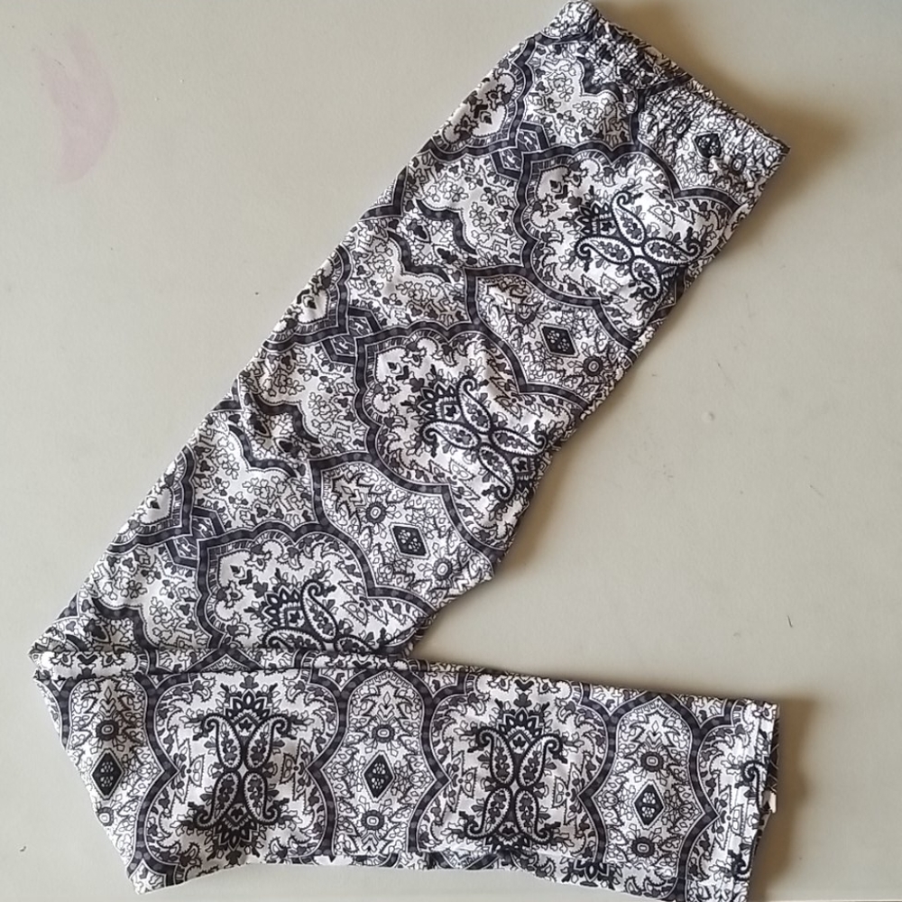 Paisley patterned leggings